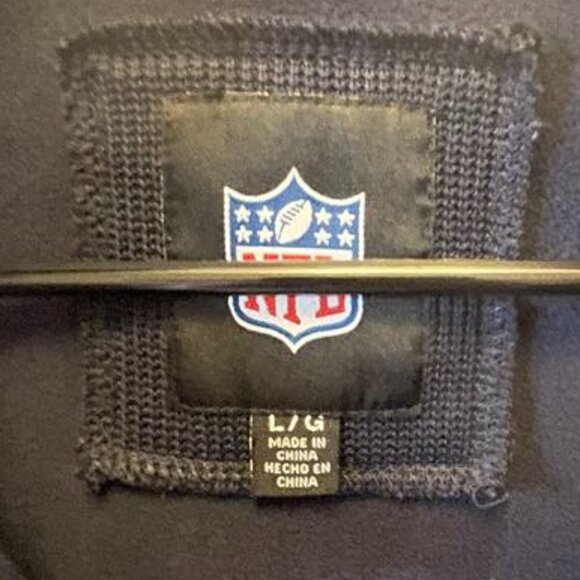 GIII Apparel Group Chicago Bears sweater - Picture 3 of 5